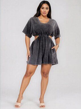 FRONT POCKETS CUT OUT ROMPER